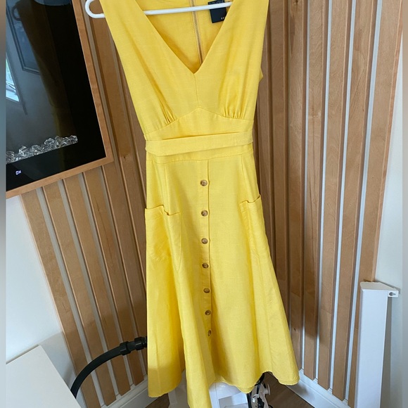 Yellow sundress with pockets - Picture 2 of 3